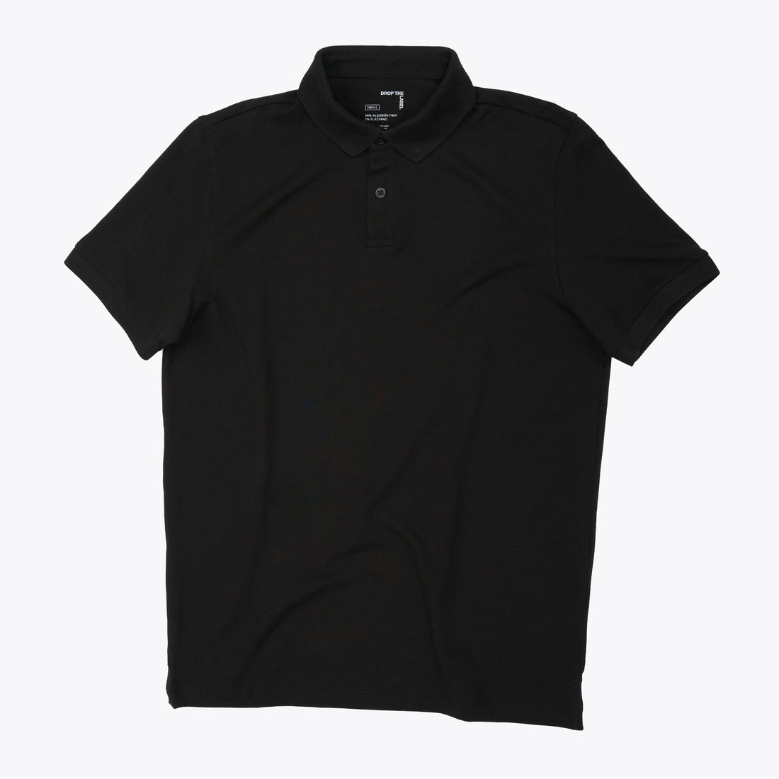 Polo con cuello en tejido piqué de color negro y manga corta de algodón Pima, vista frontal con modelo