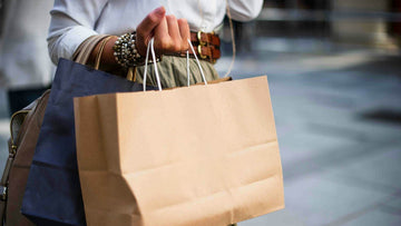 5 errores comunes al regalar ropa a una mujer (y cómo evitarlos con polos de algodón Pima)