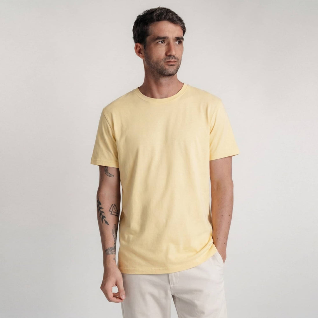 polo amarillo hombre
