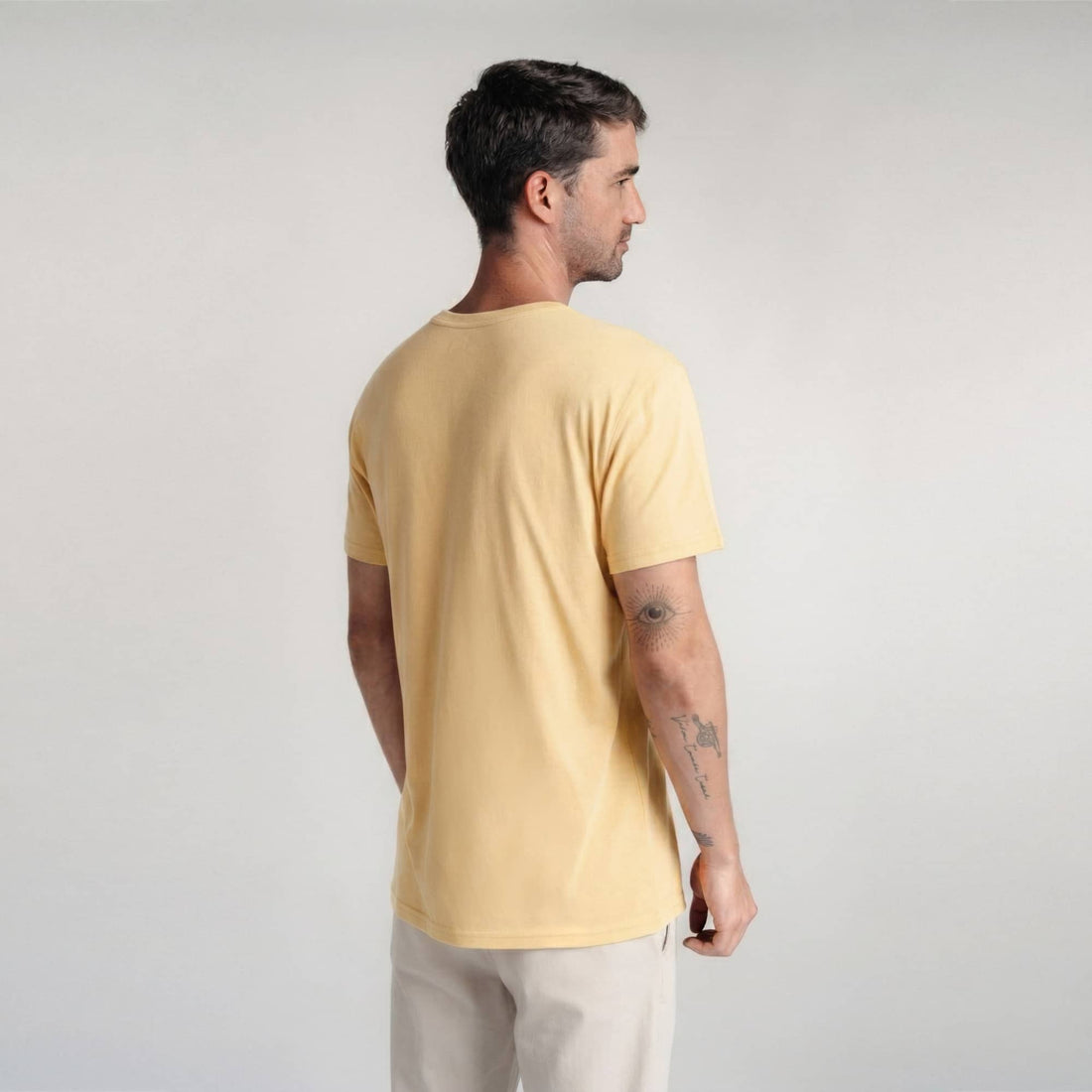 polo amarillo hombre