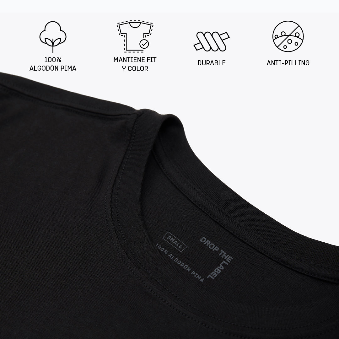 Polo negro de cuello redondo y manga corta de algodón Pima, vista frontal con modelo